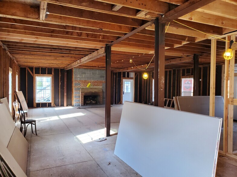 More Photos Of 1678 Village Green, Crofton General Retail For Sale