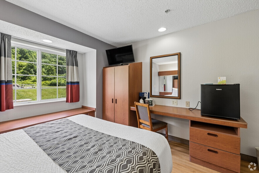 More Photos Of 674 Casino Trl, Cherokee Hotel For Sale