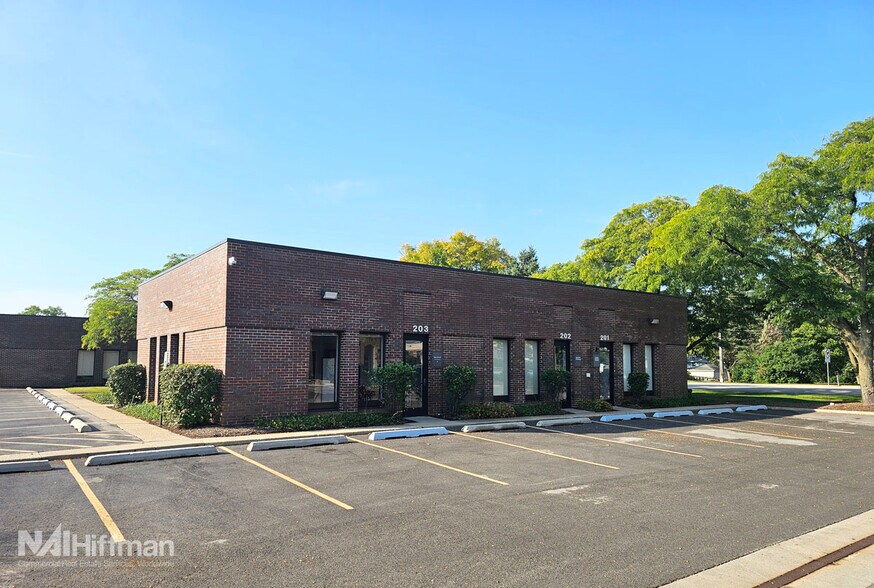 More Photos Of 825 N Cass Ave, Westmont Office For Lease