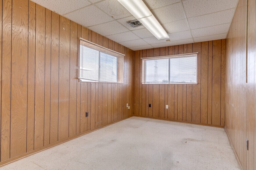 More Photos Of 2309 Zapata St, Freeport Warehouse For Lease