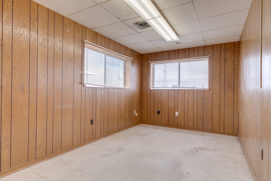 More Photos Of 2309 Zapata St, Freeport Warehouse For Sale