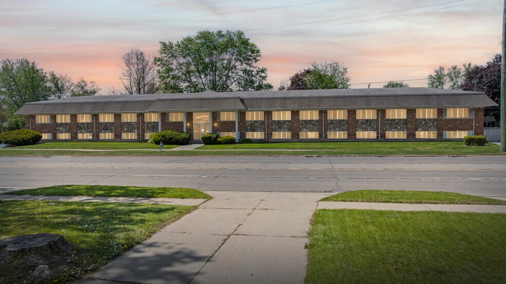 More Photos Of 28475 Greenfield Rd, Southfield Office For Sale