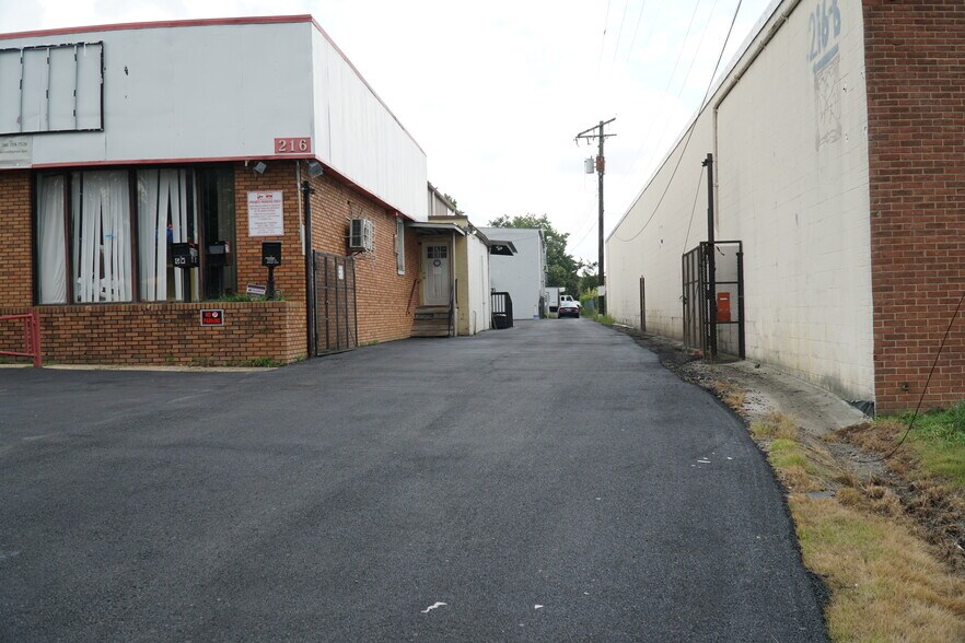 More Photos Of 216 W Hampton Ave, Capitol Heights Light Distribution For Sale