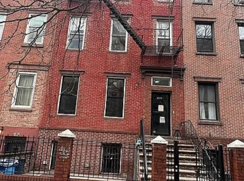 Primary Photo Of Williamsburg, Brooklyn- 4 Family Building, Brooklyn Multifamily For Sale