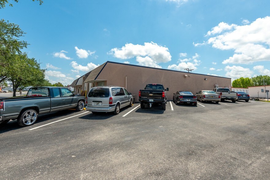 More Photos Of 1013-1017 SE 12th Ave, Cape Coral Industrial For Lease