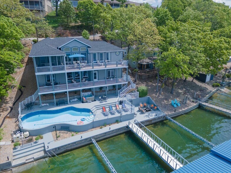 Primary Photo Of 415 Gardenia Cir, Sunrise Beach Hospitality For Sale