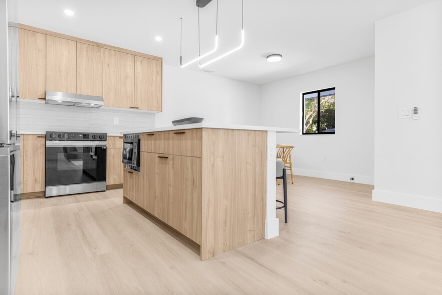 More Photos Of 2616 Lakeview Dr, Naples Apartments For Sale