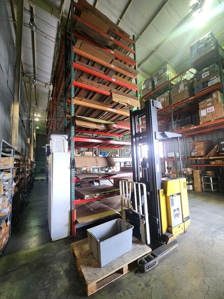More Photos Of 99-1418 Koaha Pl, Honolulu Light Manufacturing For Sale