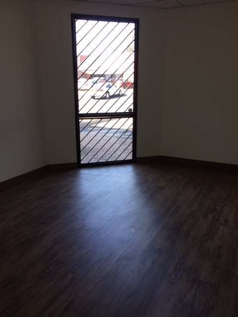 More Photos Of 3334-3432 W Wilshire Dr, Phoenix Warehouse For Lease