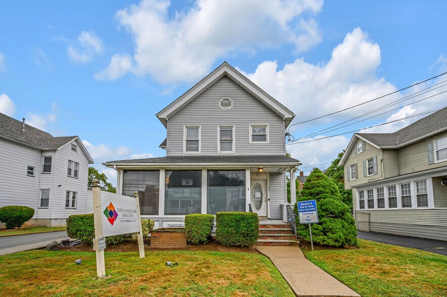 More Photos Of 46 E Somerset St, Raritan Medical For Sale