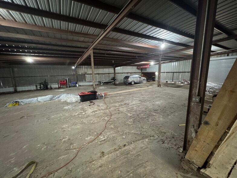 More Photos Of 501 E Lamar St, McKinney Warehouse For Lease