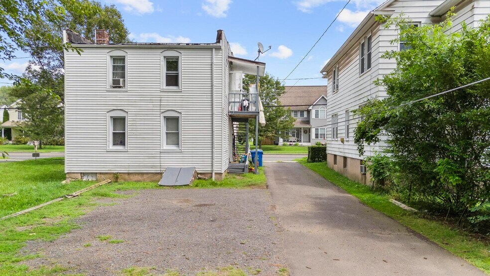 More Photos Of 273 Main St, Cromwell Apartments For Sale