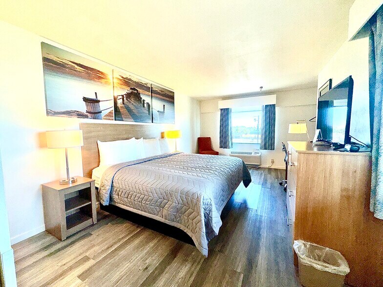 More Photos Of 1768 Beach Blvd, Biloxi Hotel For Sale