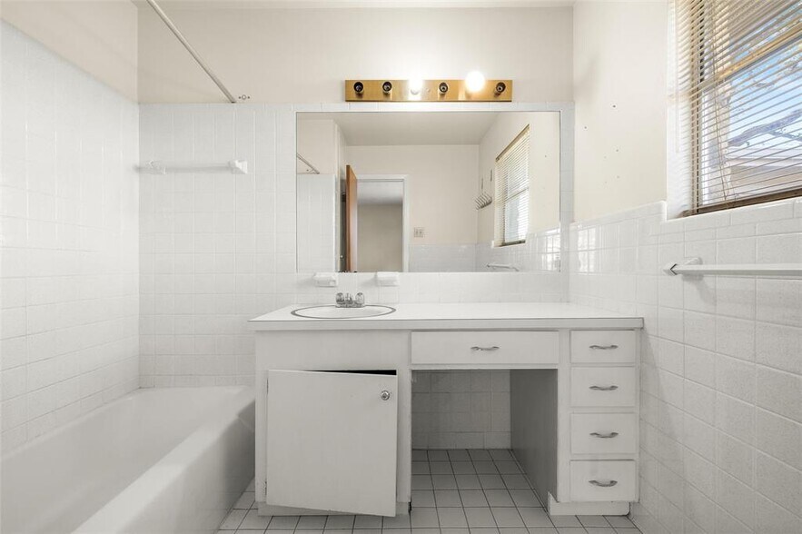 More Photos Of 24503 Ranch Road 12, Dripping Springs Office For Sale