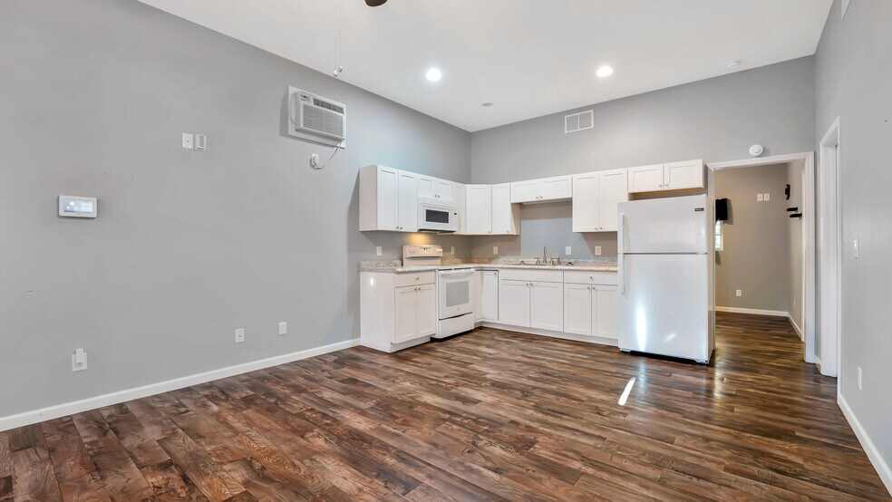 More Photos Of 283 Broken Post, Richland Specialty For Sale