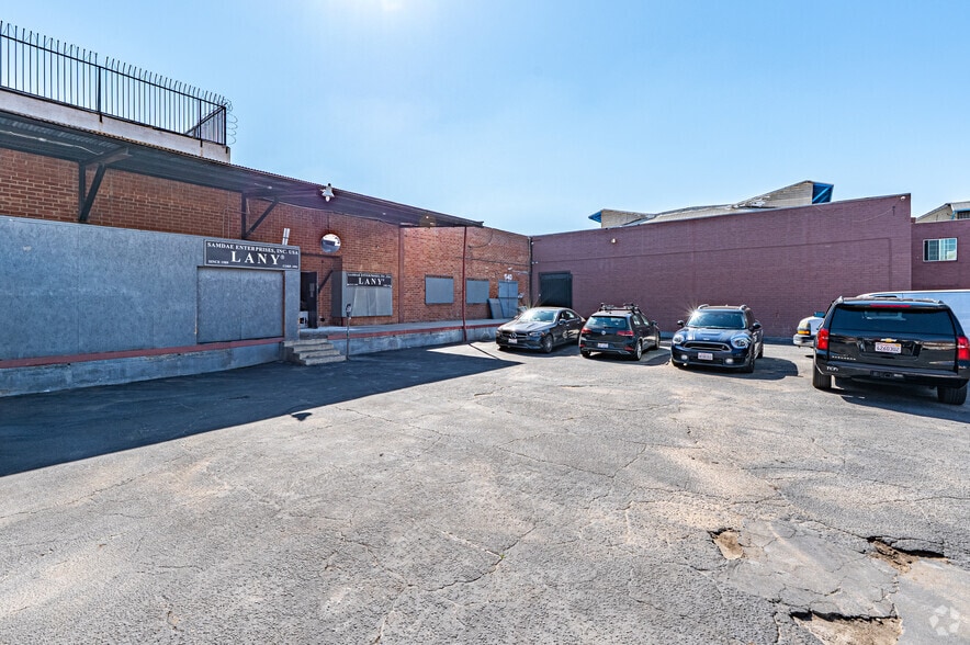 More Photos Of 540 S Crocker St, Los Angeles Industrial For Sale