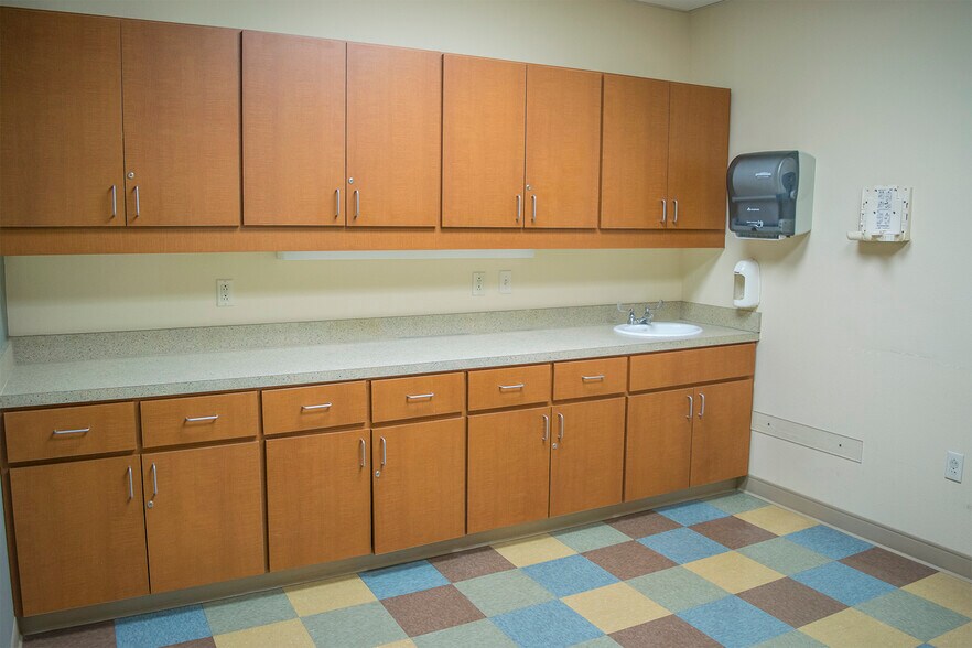 More Photos Of 3801 50th St, Lubbock Unknown For Lease