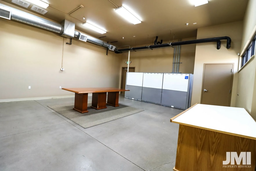 More Photos Of 795 E Factory Dr, St George Flex For Lease