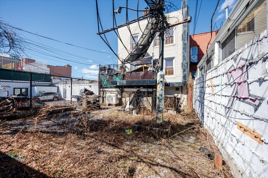 More Photos Of 2918 Bruckner Blvd, Bronx Bar For Sale