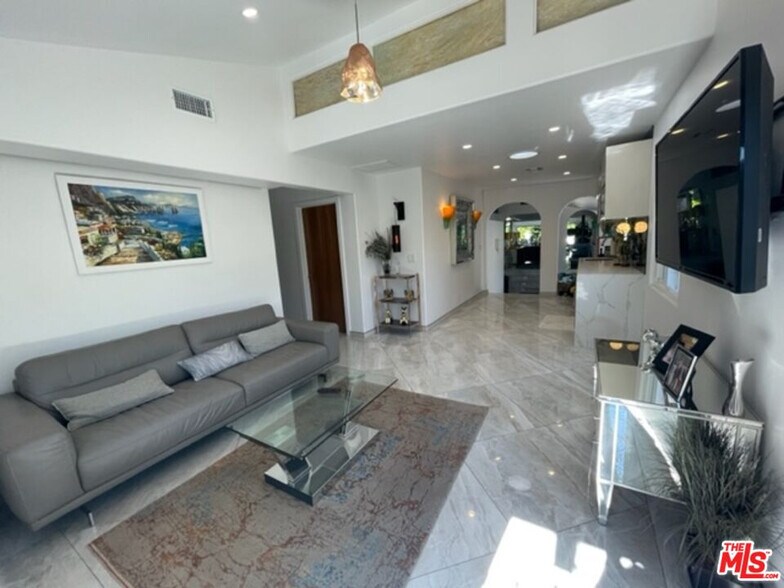 More Photos Of 425 Sunridge St, Playa del Rey Apartments For Sale