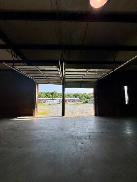 More Photos Of 114 Payne Rd, Thomasville Warehouse For Lease