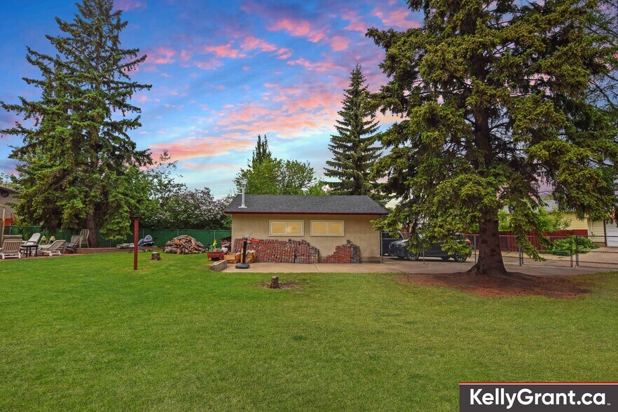More Photos Of 9657 68A St NW, Edmonton Multifamily For Sale