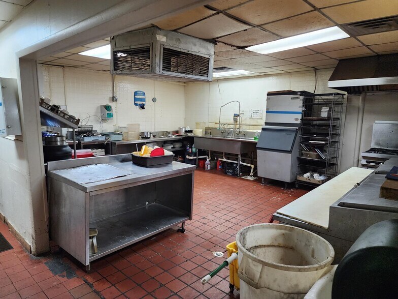 More Photos Of 3812 S Martin Luther King Jr Blvd, Lansing Restaurant For Lease