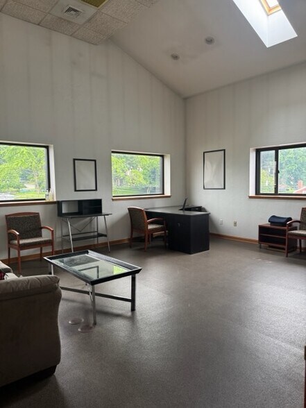 More Photos Of 1101 Lincoln Hwy, North Versailles Showroom For Lease