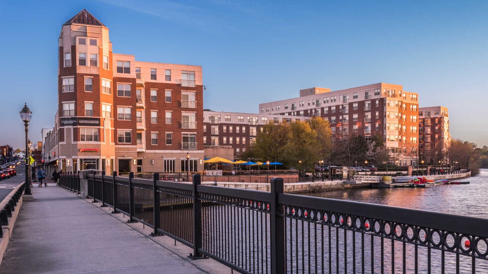 More Photos Of 237 Moody St, Waltham Apartments For Lease