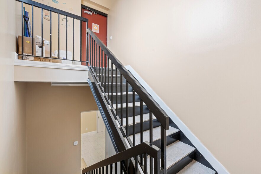 More Photos Of 2707 Hylan Blvd, Staten Island Office For Lease