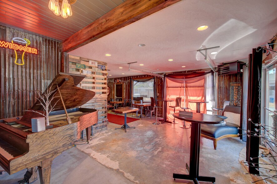 More Photos Of 780-782 US 101, Chinook Restaurant For Sale