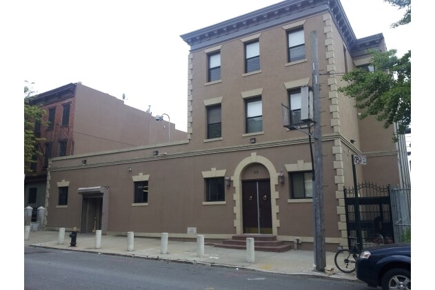 More Photos Of 22 Woodhull St, Brooklyn Showroom For Lease
