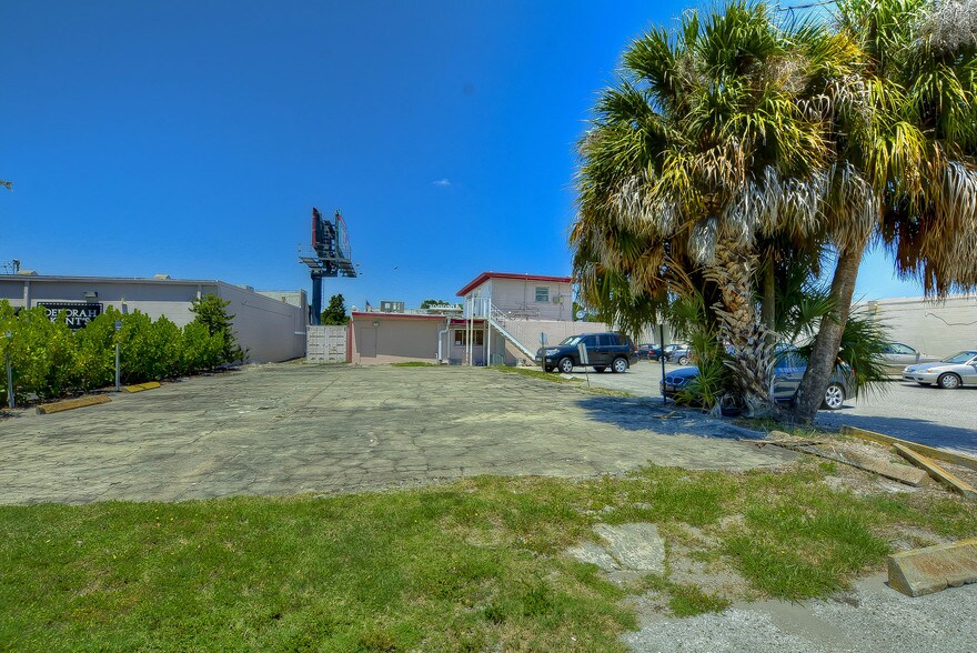 More Photos Of 2102 S Dale Mabry Hwy, Tampa Freestanding For Sale