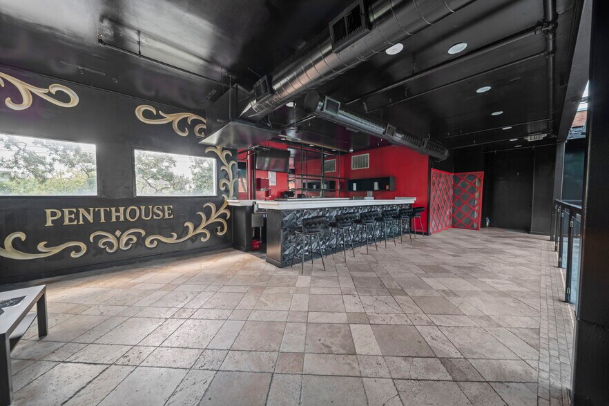 More Photos Of 1916 Baldwin St, Houston Bar For Sale