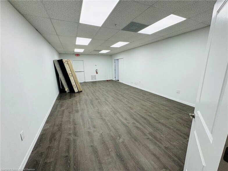 More Photos Of 110-112 W Interlake Blvd, Lake Placid Warehouse For Sale