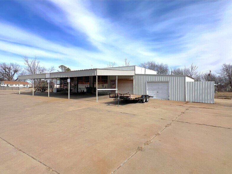 More Photos Of 230 N Louis Tittle Ave, Mangum Auto Repair For Sale
