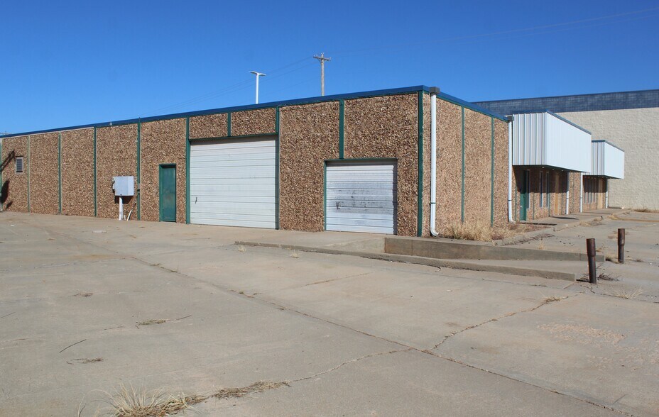 More Photos Of 1421 34th St, Woodward Service For Sale