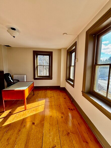 More Photos Of 5412 Shimerville Rd, Emmaus Freestanding For Lease