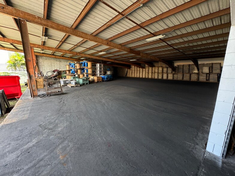 More Photos Of 5007 S Westshore Blvd, Tampa Warehouse For Sale