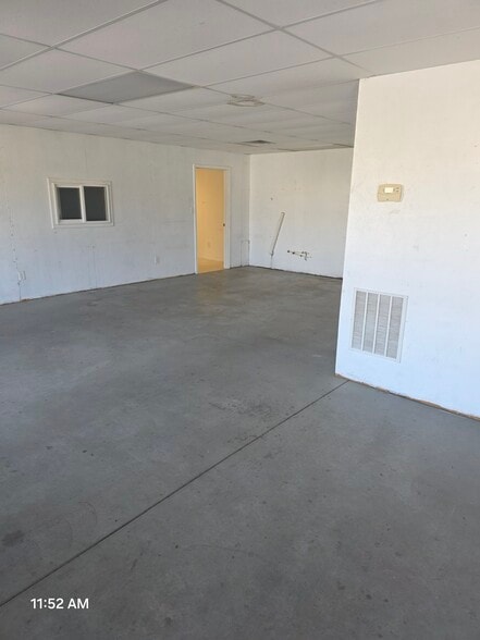 More Photos Of 9966 Samuel Rd, Carterville Self Storage For Sale