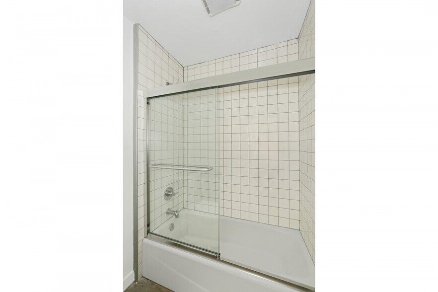 More Photos Of 146 N Vendome St, Los Angeles Apartments For Sale