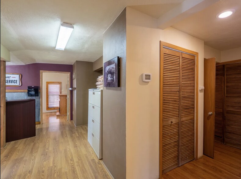 More Photos Of 1201 S Park Ave, Herrin Office For Sale