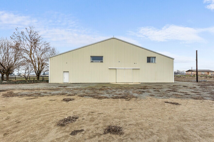 More Photos Of 3521 Blue Crane Ln, Yakima Warehouse For Sale