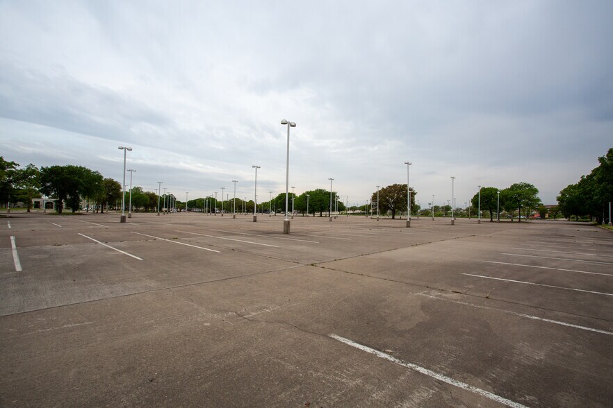 More Photos Of 1441 Trinity Mills Rd W, Carrollton Unknown For Lease