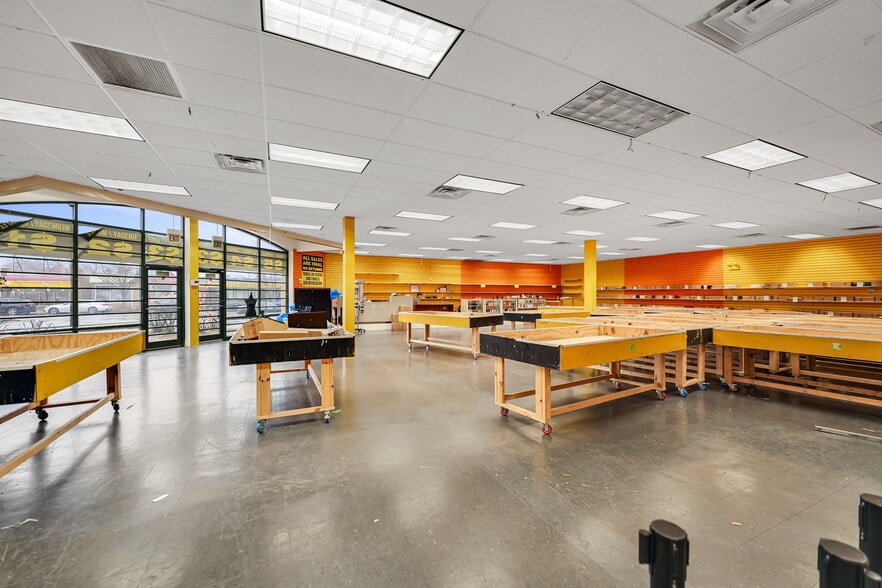 More Photos Of 8235-8259 S Kedzie Ave, Chicago Unknown For Lease