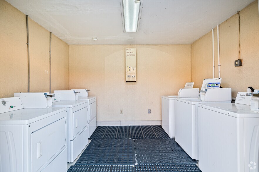 More Photos Of 3598 W US Highway 90, Lake City Hotel For Sale
