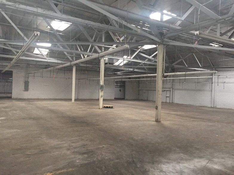 More Photos Of 710-734 E 62nd St, Los Angeles Warehouse For Lease