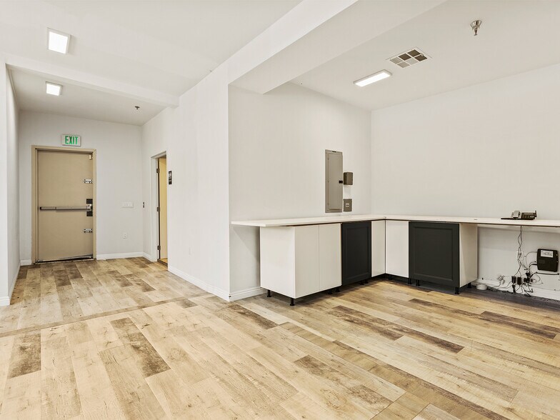 More Photos Of 7335-7341 Foothill Blvd, Tujunga Light Manufacturing For Sale