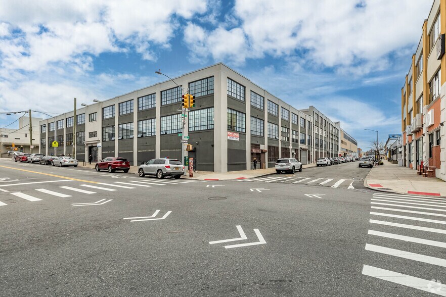 More Photos Of 33-00 47th Ave, Long Island City Warehouse For Lease
