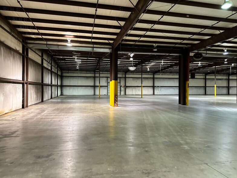 More Photos Of 2801 N Old Us Hwy 75, Ennis Manufacturing For Lease